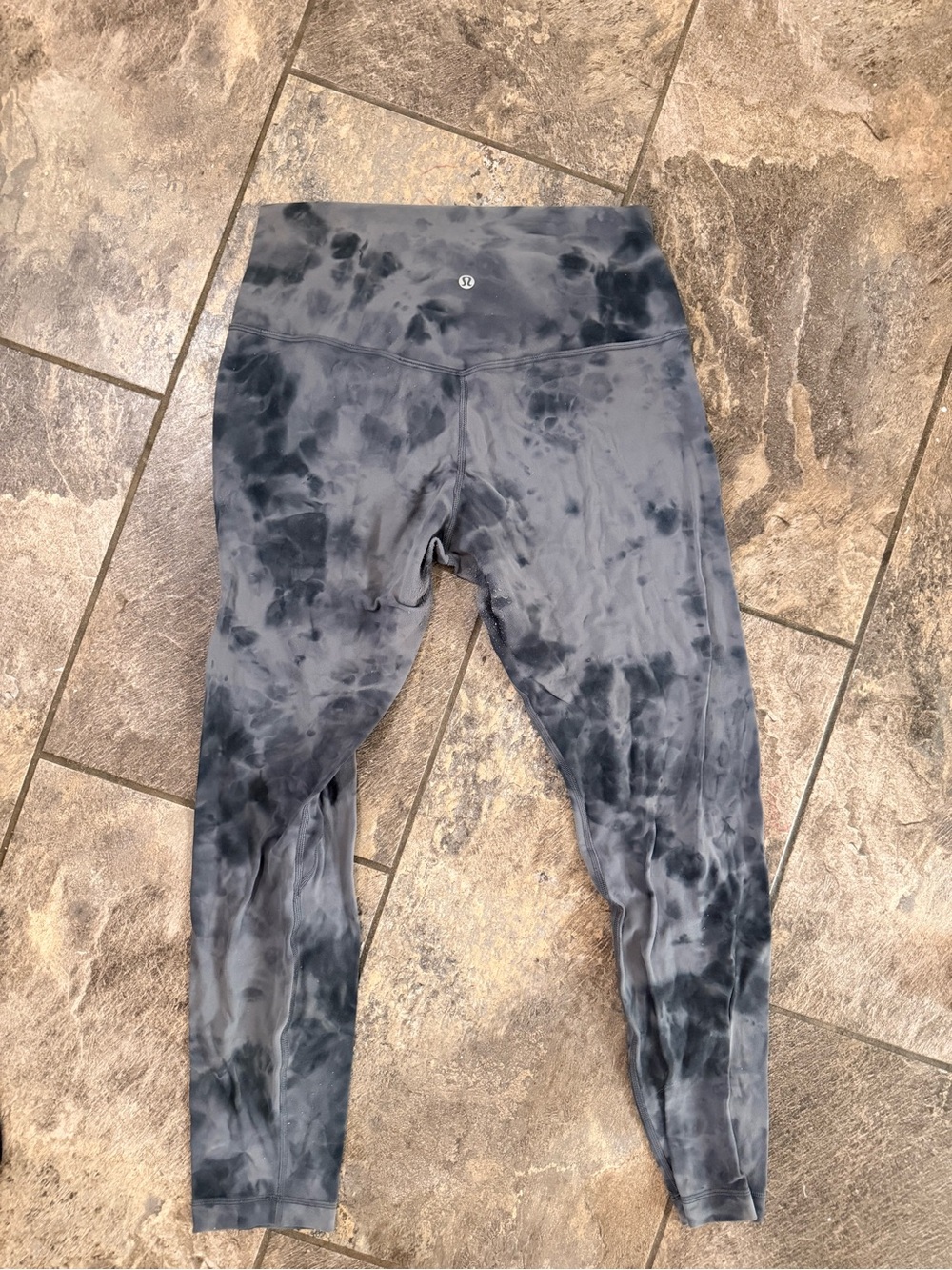 Lululemon Diamond Dye Aligns size 10, 25” inseam